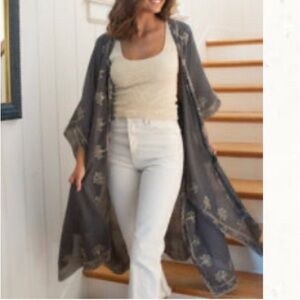 NATURAL LIFE Gray and Cream Kimono